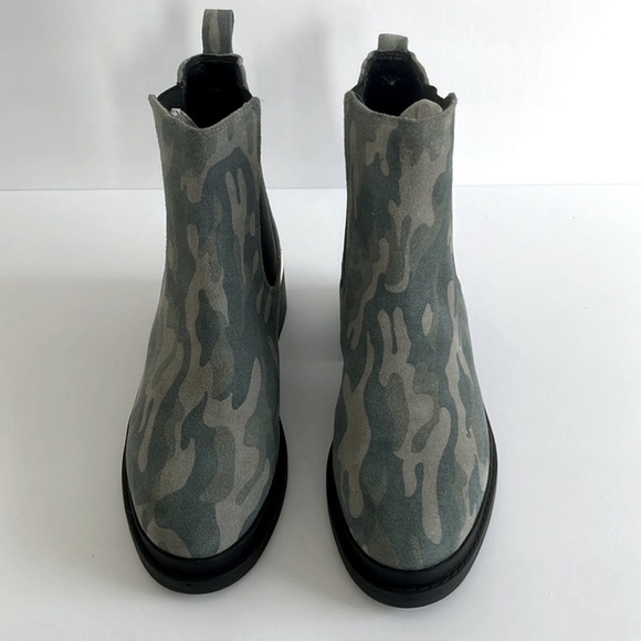 Kenneth Cole Women's Levon 2.0 Welt Chelsea Boot Lug Sole Ankle Boot Size 8 New - Picture 7 of 10